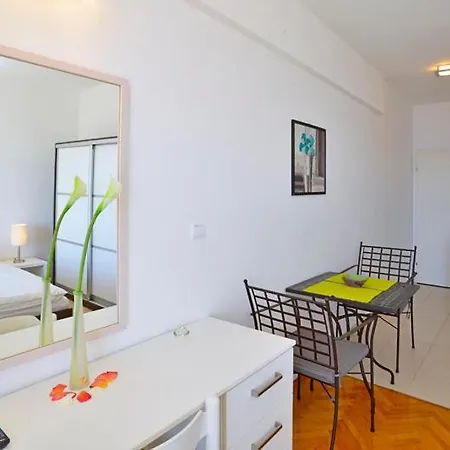 Sunset Apartment *